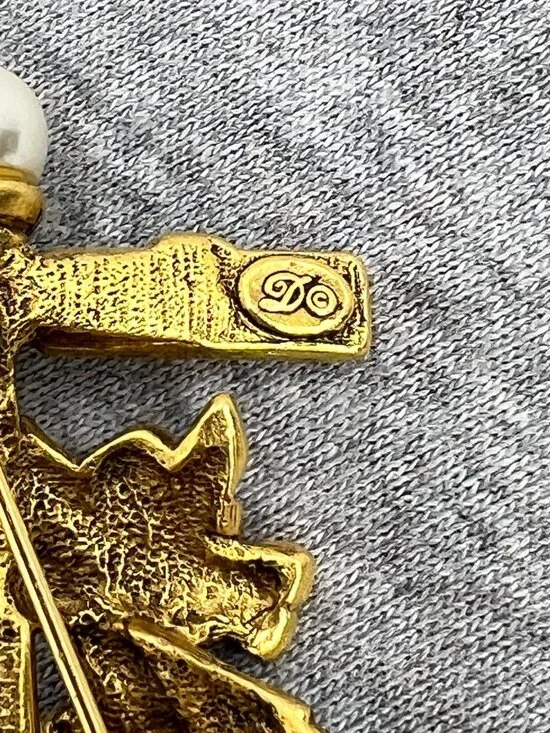 Vintage Hollywood & Vine Wolf Lamp Post Brooch Enamel & Rhinestones Signed Pin - Picture 4 of 5